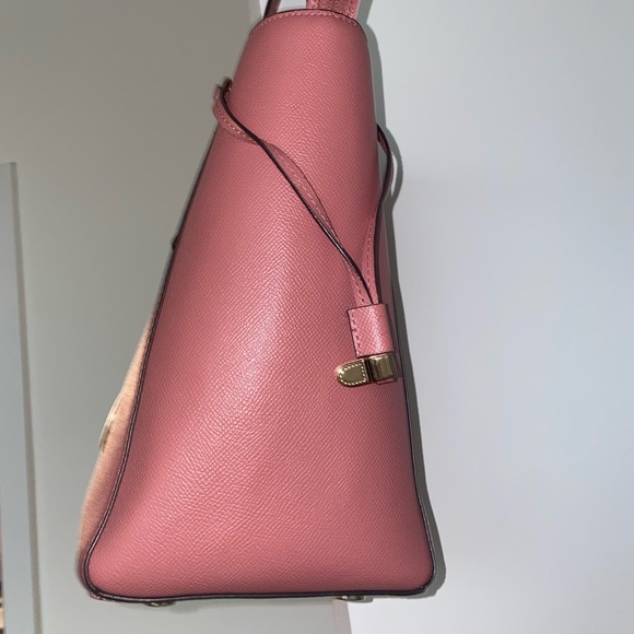 FINAL MARKDOWN! MICHAEL KORS - Voyager Crossgrain Leather Tote, Pink, Medium - Picture 6 of 16